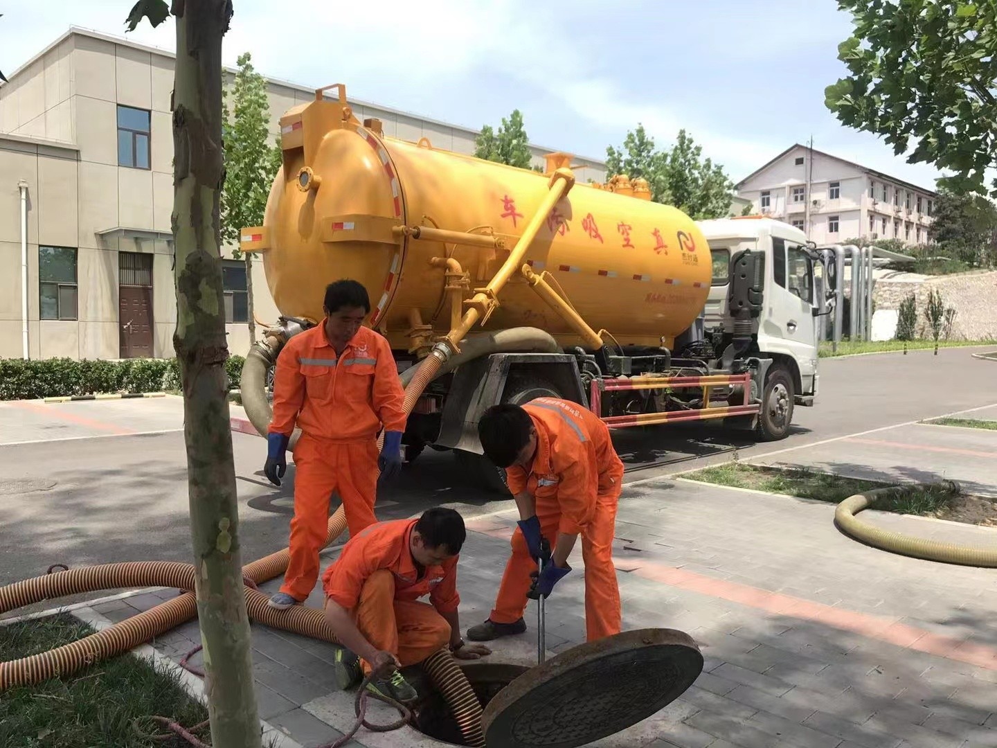 海南藏族化粪池清理与5-8吨吸粪车施工效率分析